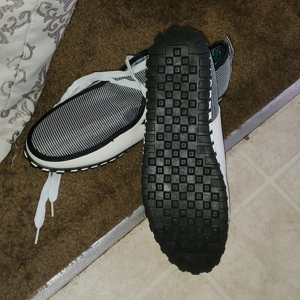 Casual shoes